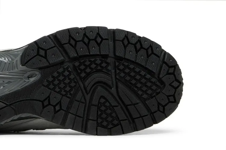 New Balance 2002R 'Grey Black' JD Exclusive sneakers, gray